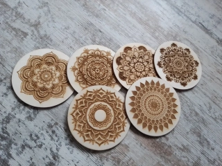 Dřevěný podtácek MANDALA